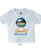 Tshirt blanc en coton avec le bébé motard assis portant un casque bleu - Vue de face avec le dessin