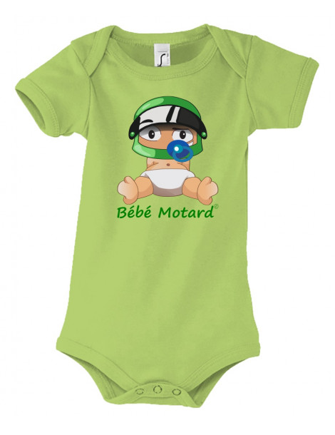 Body Bébé Motard - Vue de face avec le motif - bébé assis portant un casque vert - couleur vert
